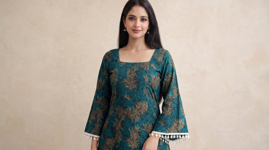 BELL SLEEVES SHORT UNIQUE PRINTED KURTI ,PREMIUIM PRINTED COTTON BLEND SHORT KURTI WITH LACE IN SLEEVES AND DORI LACE FOR FITTING